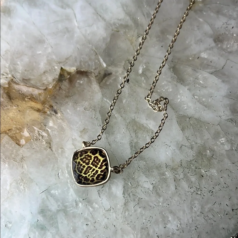 Leopard Print Pendant Necklace NWT Stackable Necklace - Picture 1 of 4